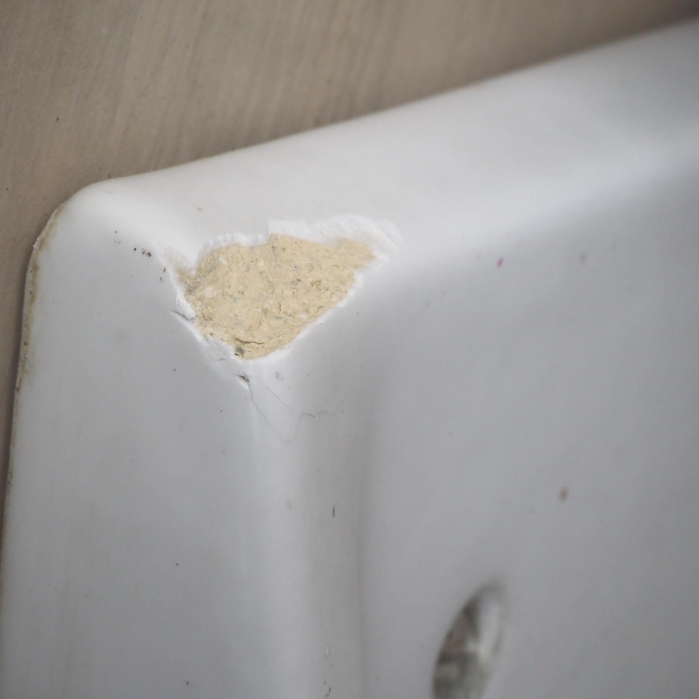 Bucket sink in ceramic