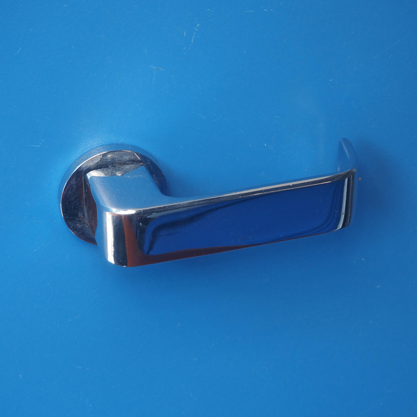 Door handle in chromed brass by Maison Vervloet (ca. 1973)