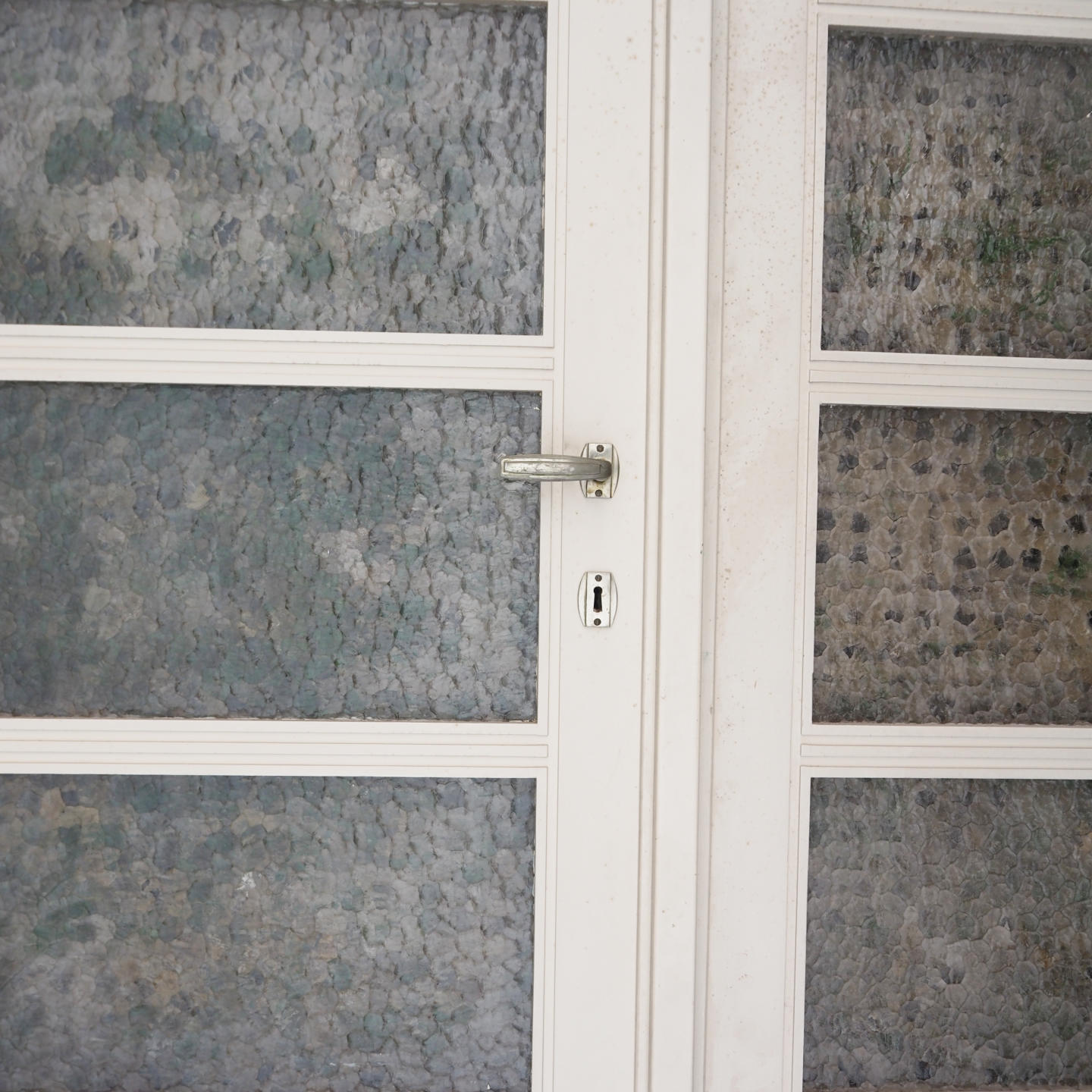 Triple door with transom in painted wood with hammered glass panels (H. 203 + 50 cm x W. 233 cm) - Left