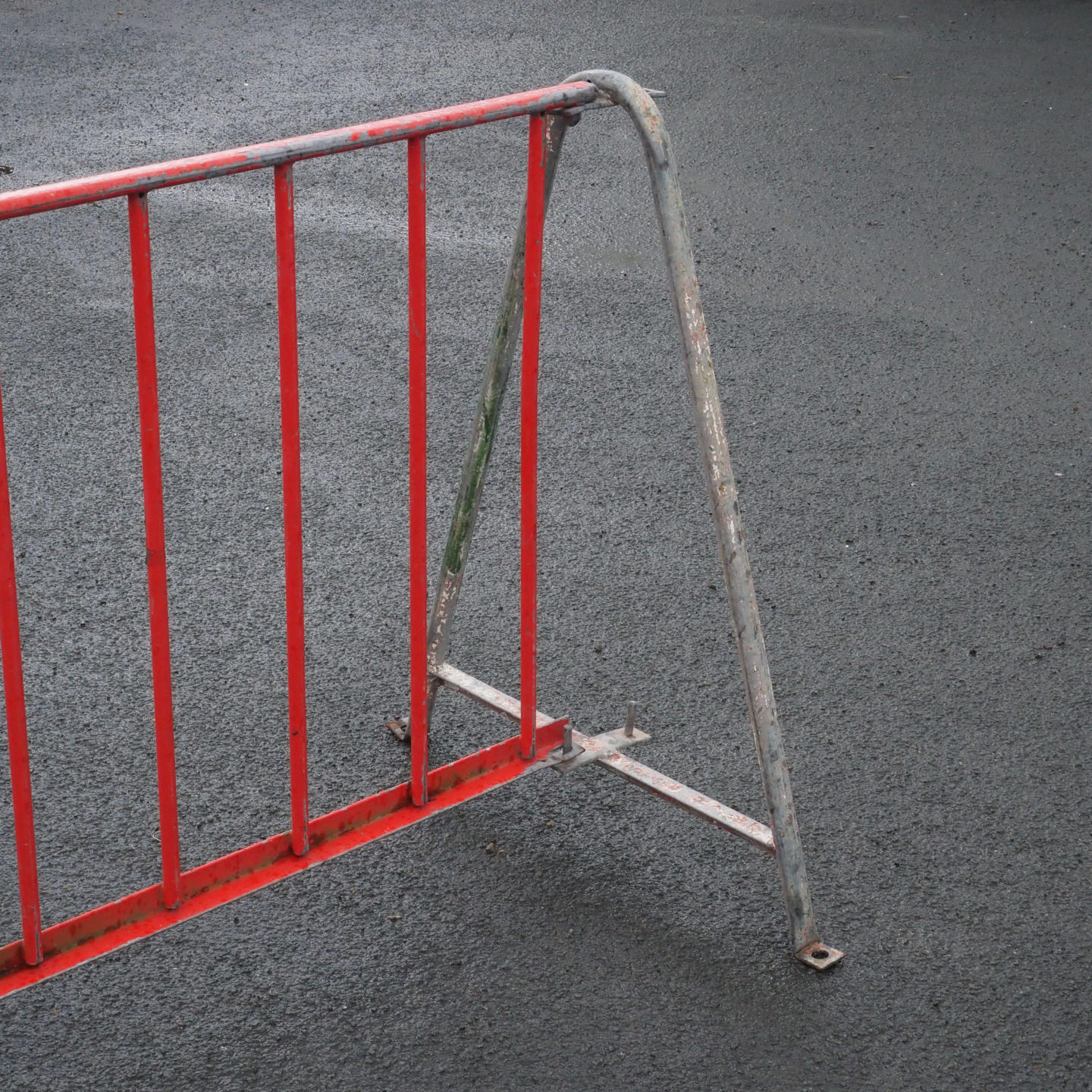 Interlocking steel barriers (10 running meters)