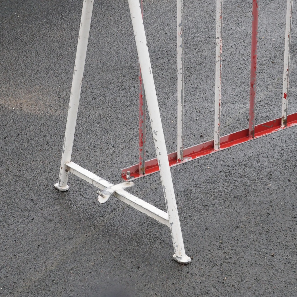 Interlocking steel barriers (10 running meters)
