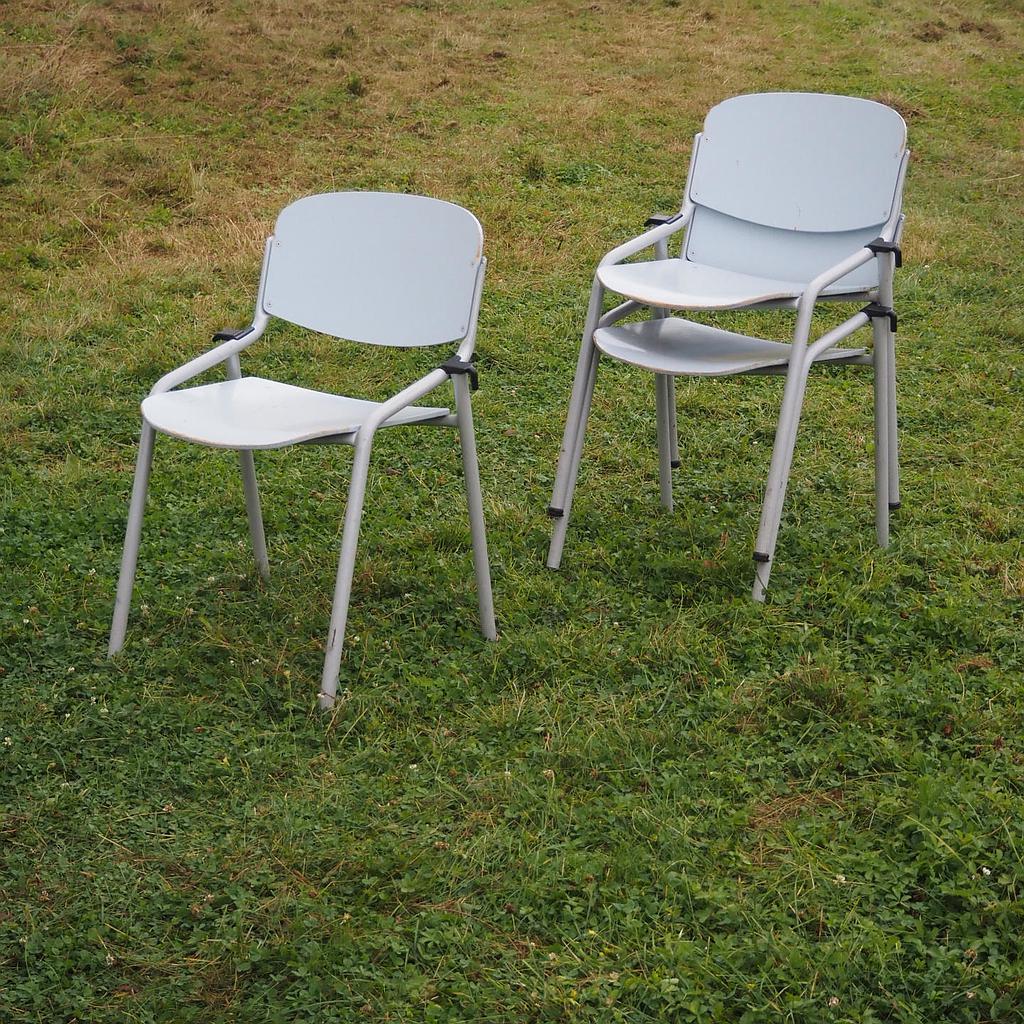 Stackable chair by Eromes