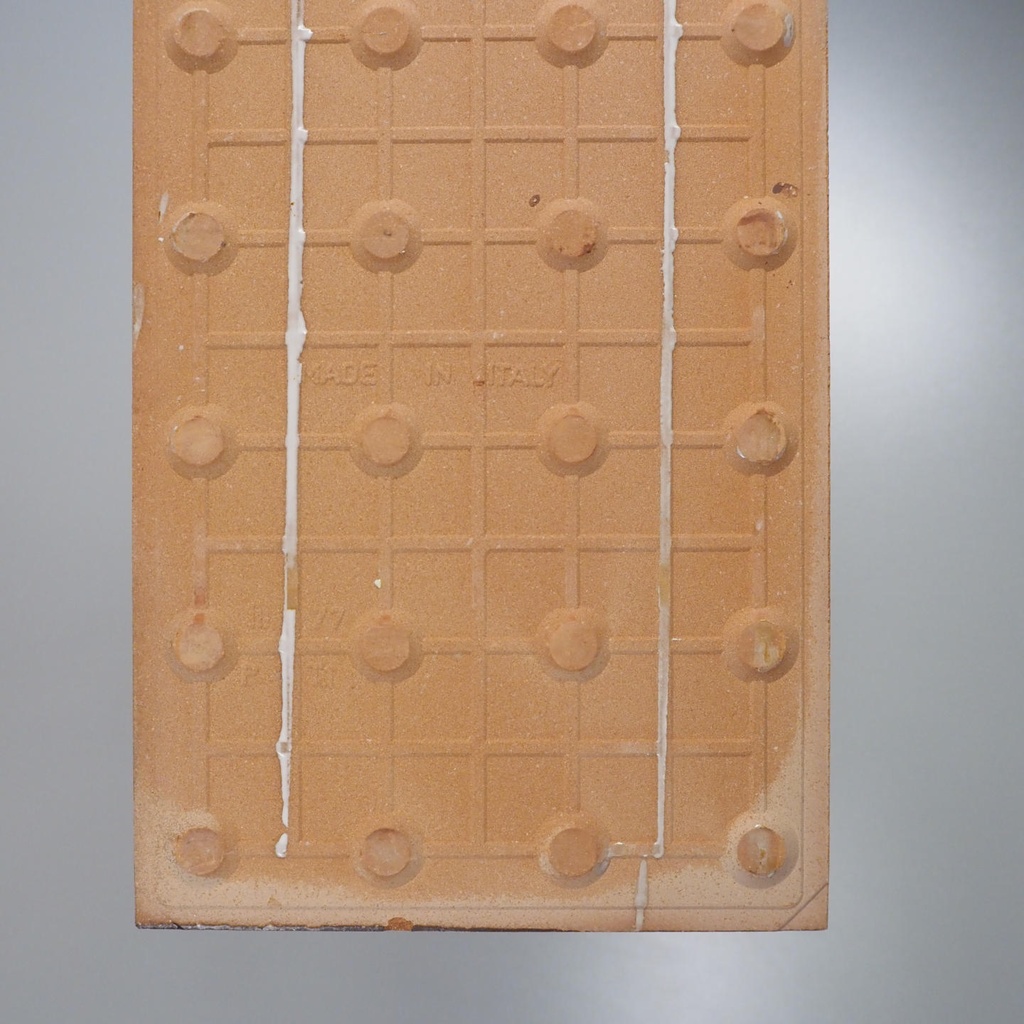 Ceramic tile by Faventia (30 x 15 cm)