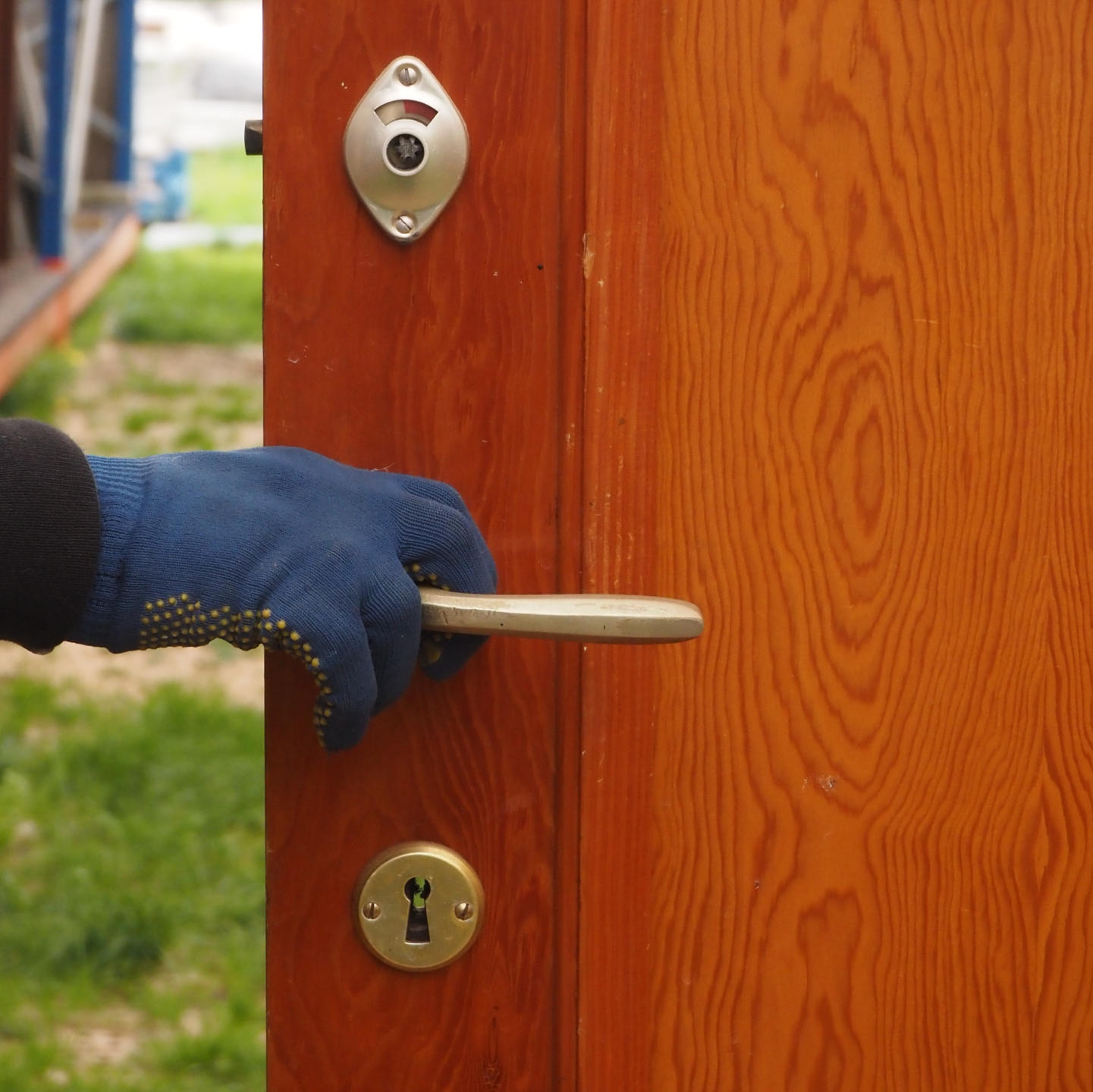 Varnished wooden door with textured glass panel (H. 219 cm x W. 82 cm) - Right