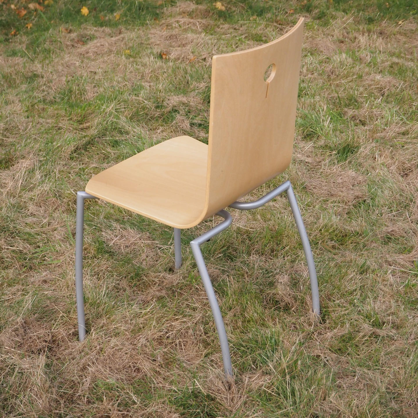 Stackable chair in plywood by Kinnarps - Grey legs