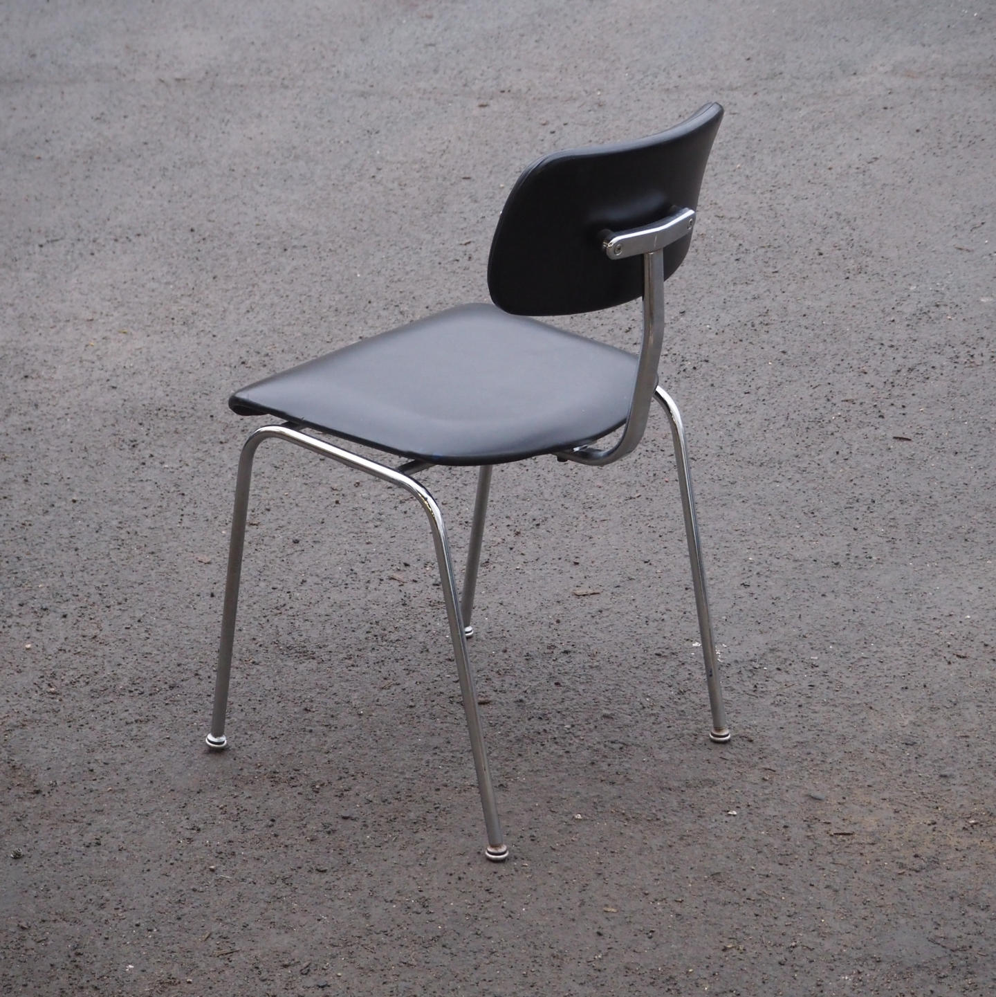 Chair in black synthetic leather and chromed legs from Antwerp's Court of Appeal