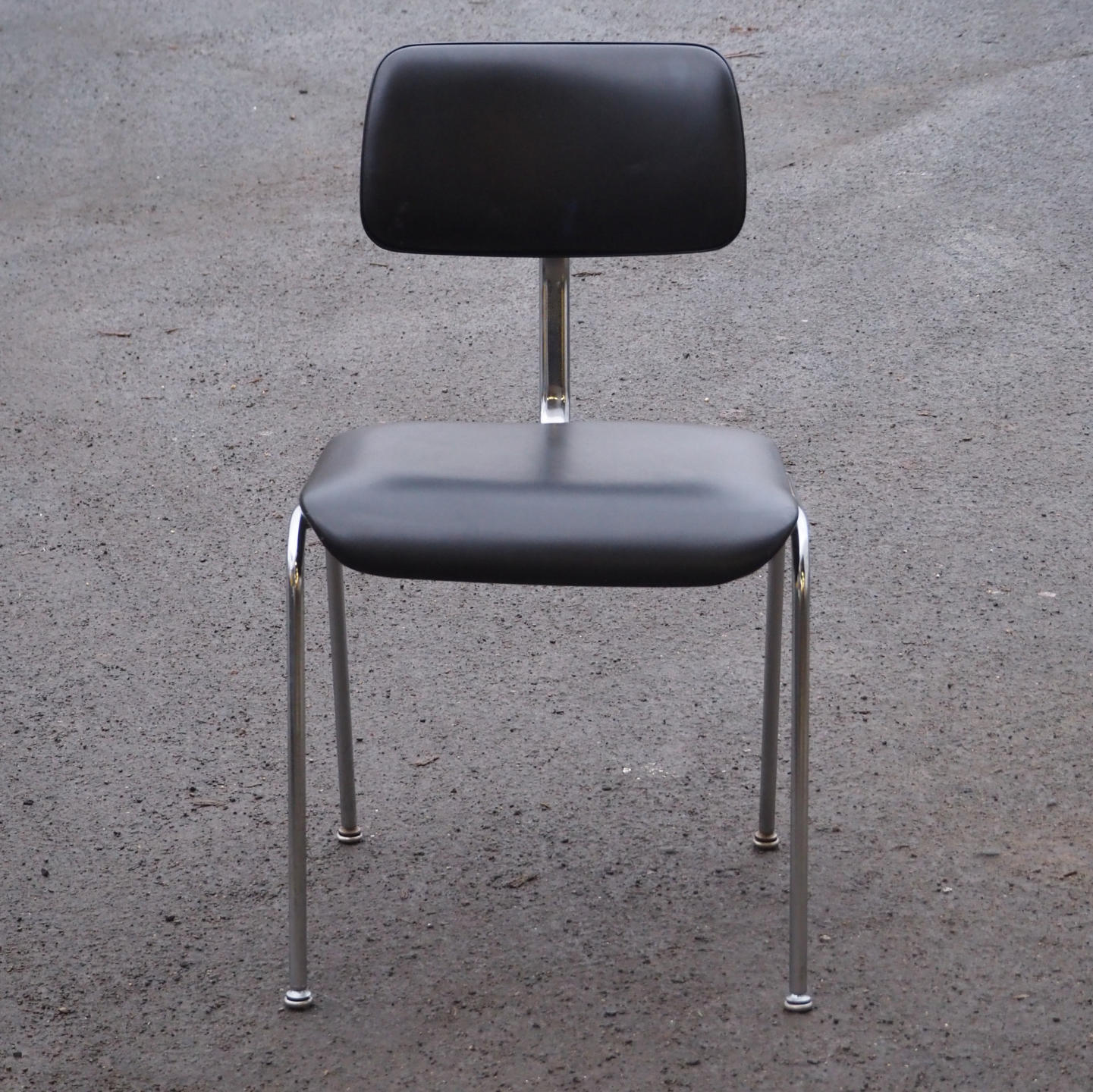 Chair in black synthetic leather and chromed legs from Antwerp's Court of Appeal