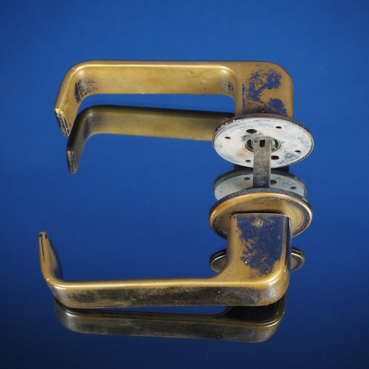 Door handle in brass by Maison Vervloet (ca. 1973)
