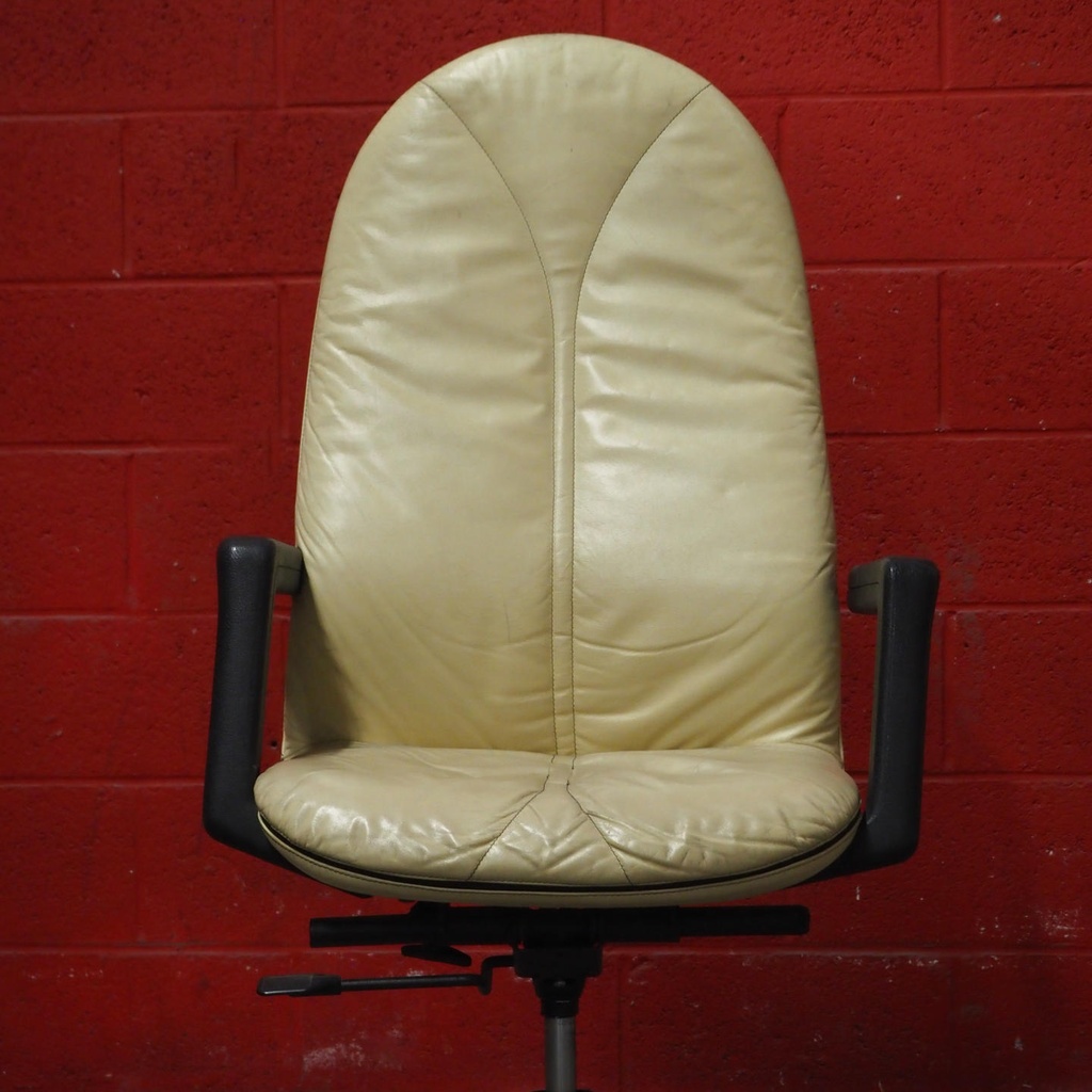 Swivel executive armchair in off-white simili leather by Arredi