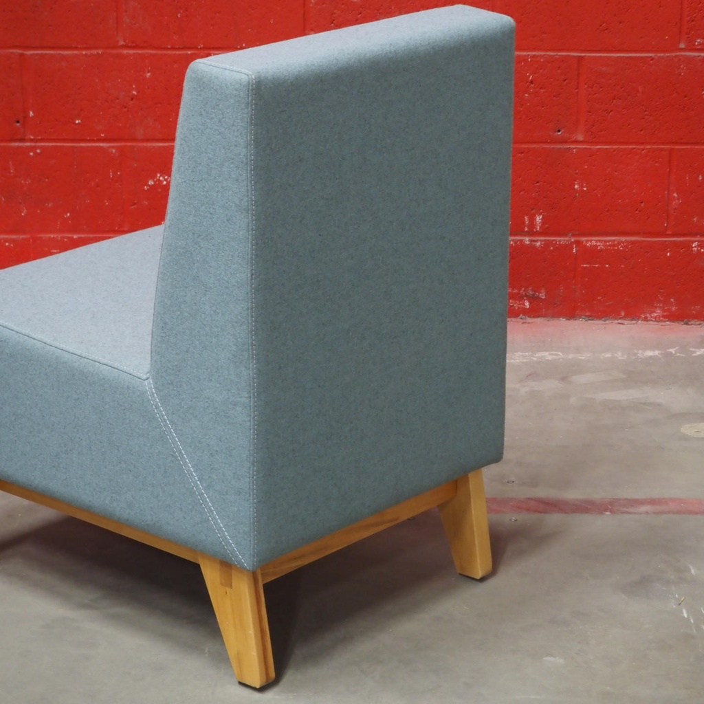 Lounge seat with felted fabric by Schaffenburg