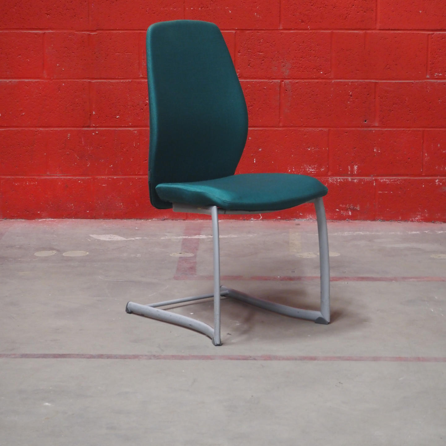 Cantilever chair 'Plus 376' by Kinnarps from Antwerp's Court of Appeal - Green