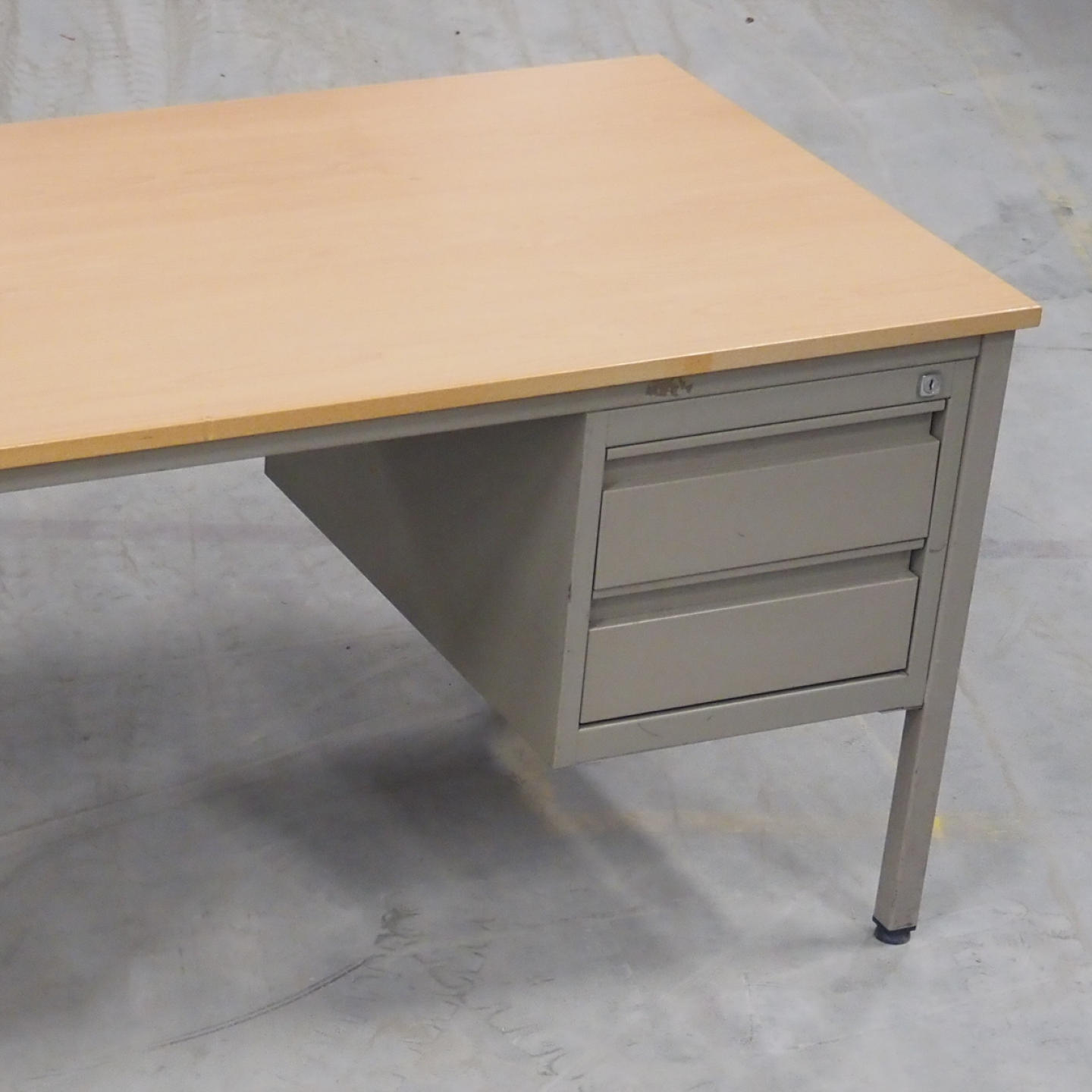 Desk in veneered particle board and steel by Robberechts from Antwerp's Court of Appeal