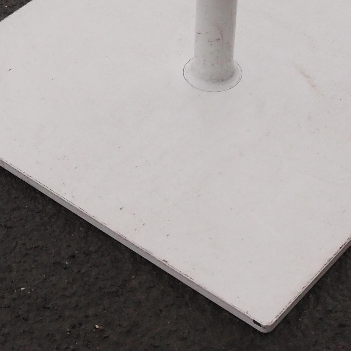 Square dining table with laminated tabletop and steel leg (69 x 69 cm)