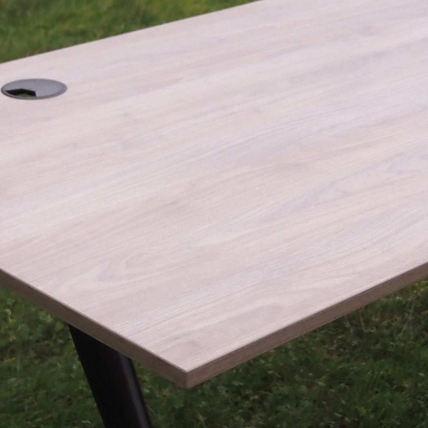 Office table with laminated tabletop and black steel legs (180 x 80 cm)