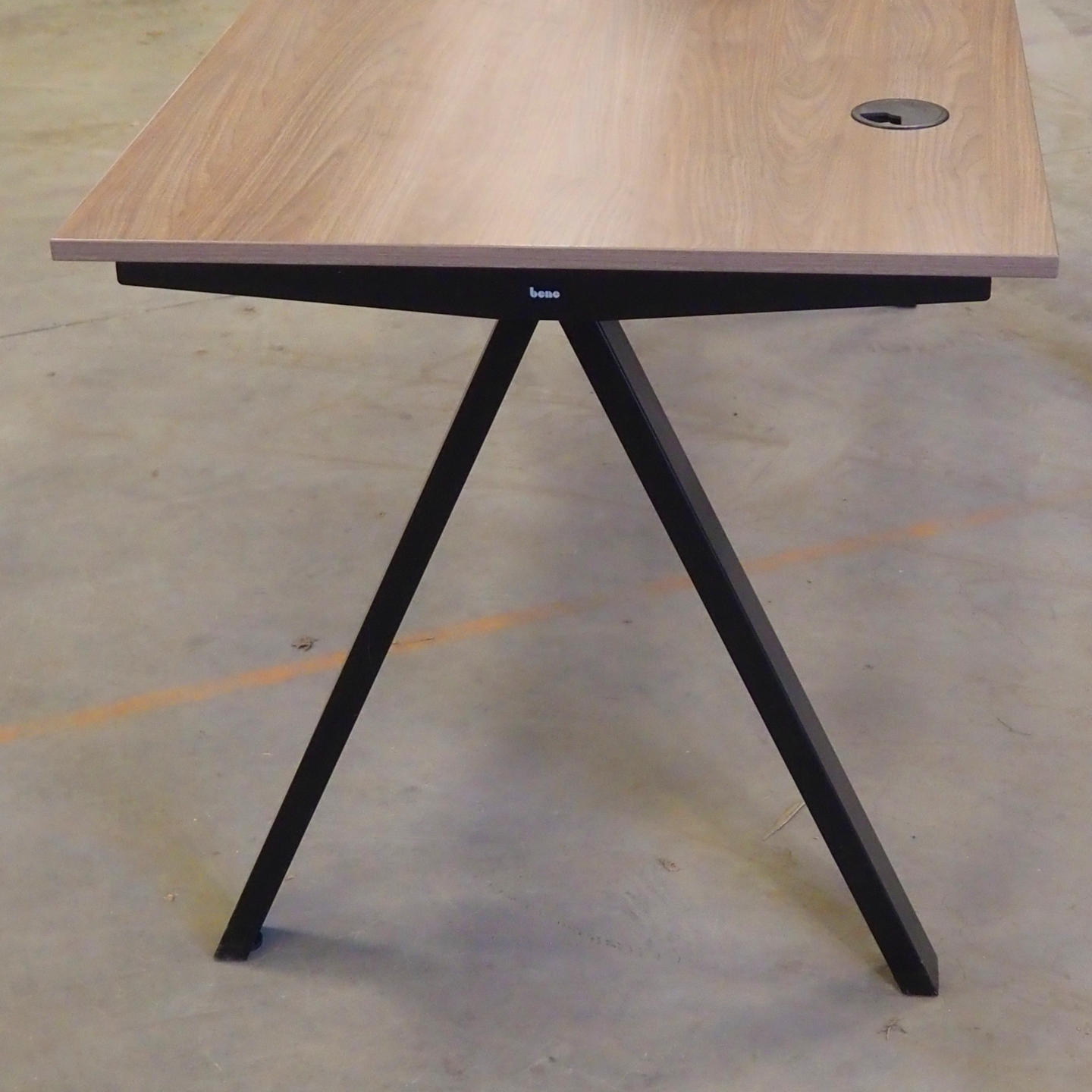 Table with laminated tabletop and black powder coated steel legs (180 x 80 cm)