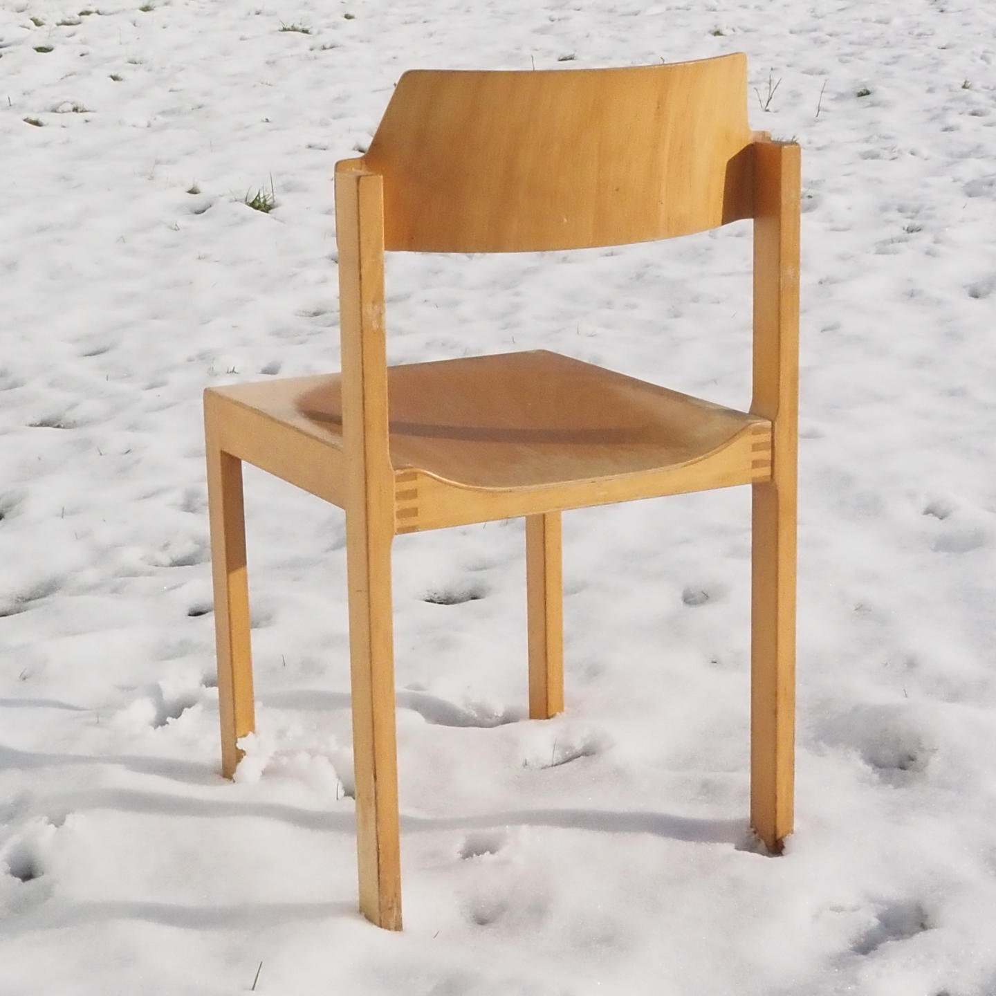 Stackable chair in beech plywood