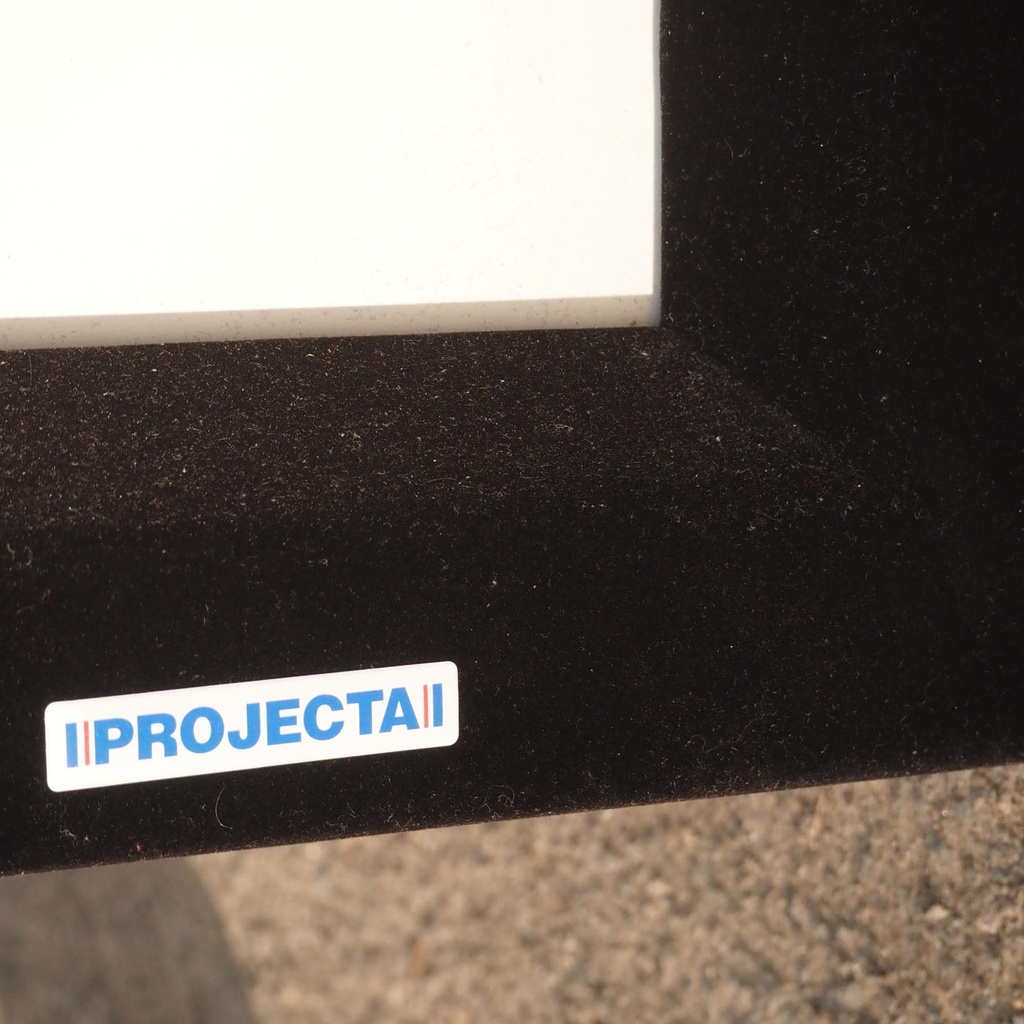 Projection screen by Projecta (249 x 147,5 cm)