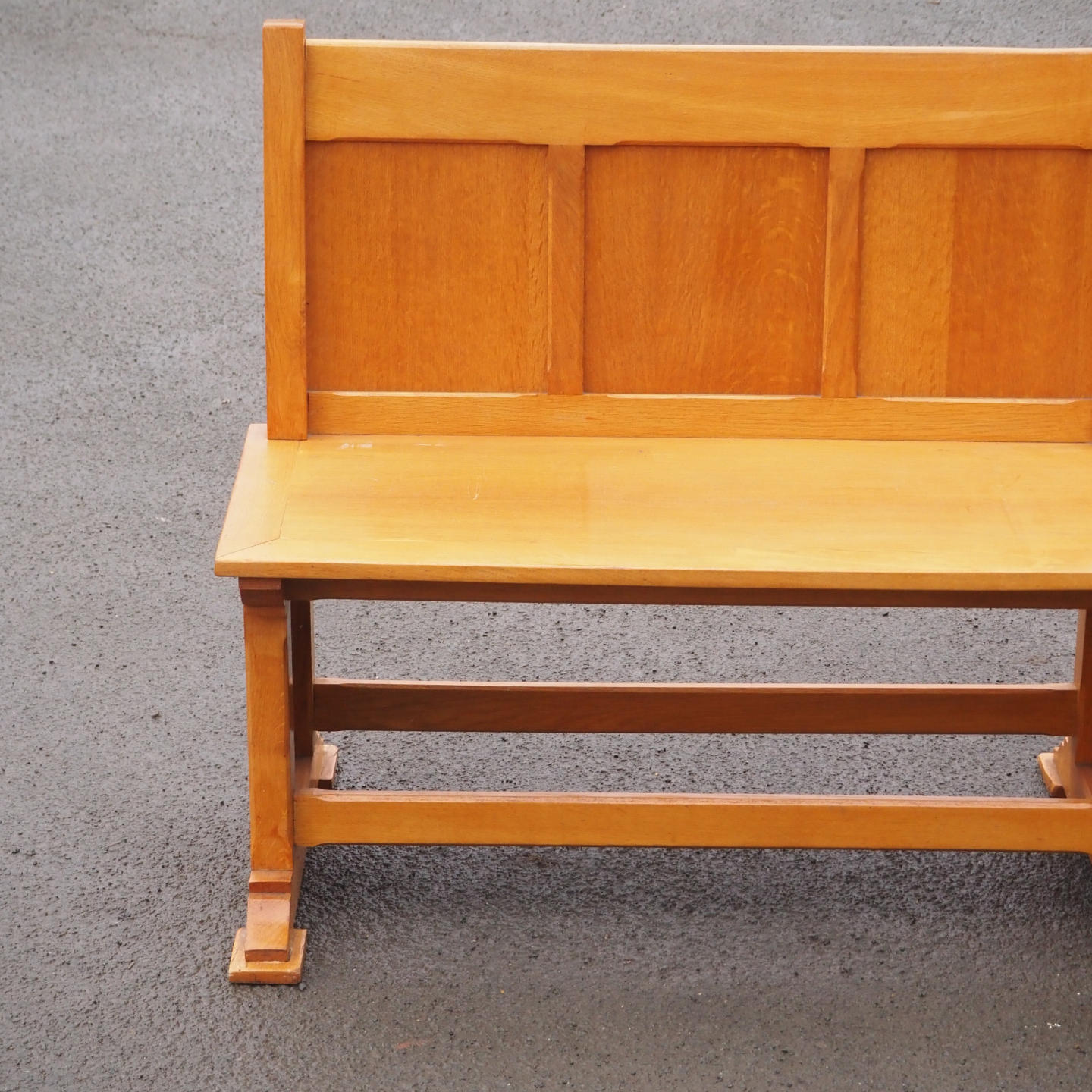 Bench with backrest in solid oak from Antwerp's Court of Appeal