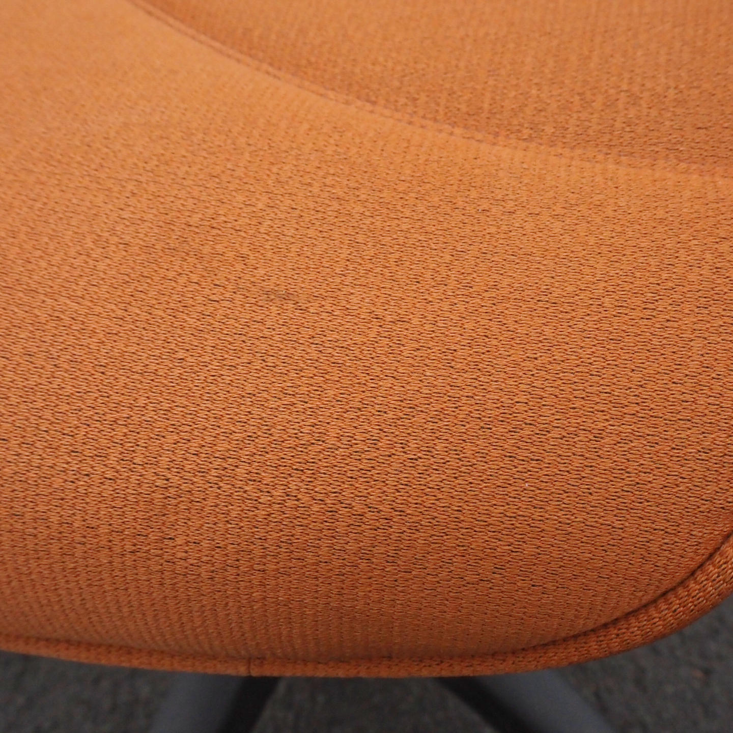 Swivel office armchair by Kinnarps from Antwerp's Court of Appeal