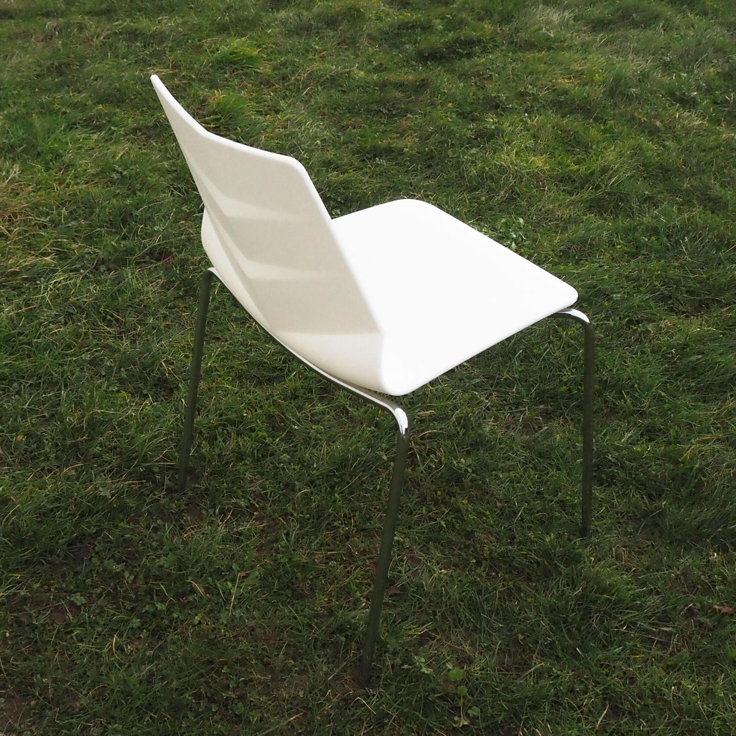 Stackable chair in polypropylene and steel by Hartley