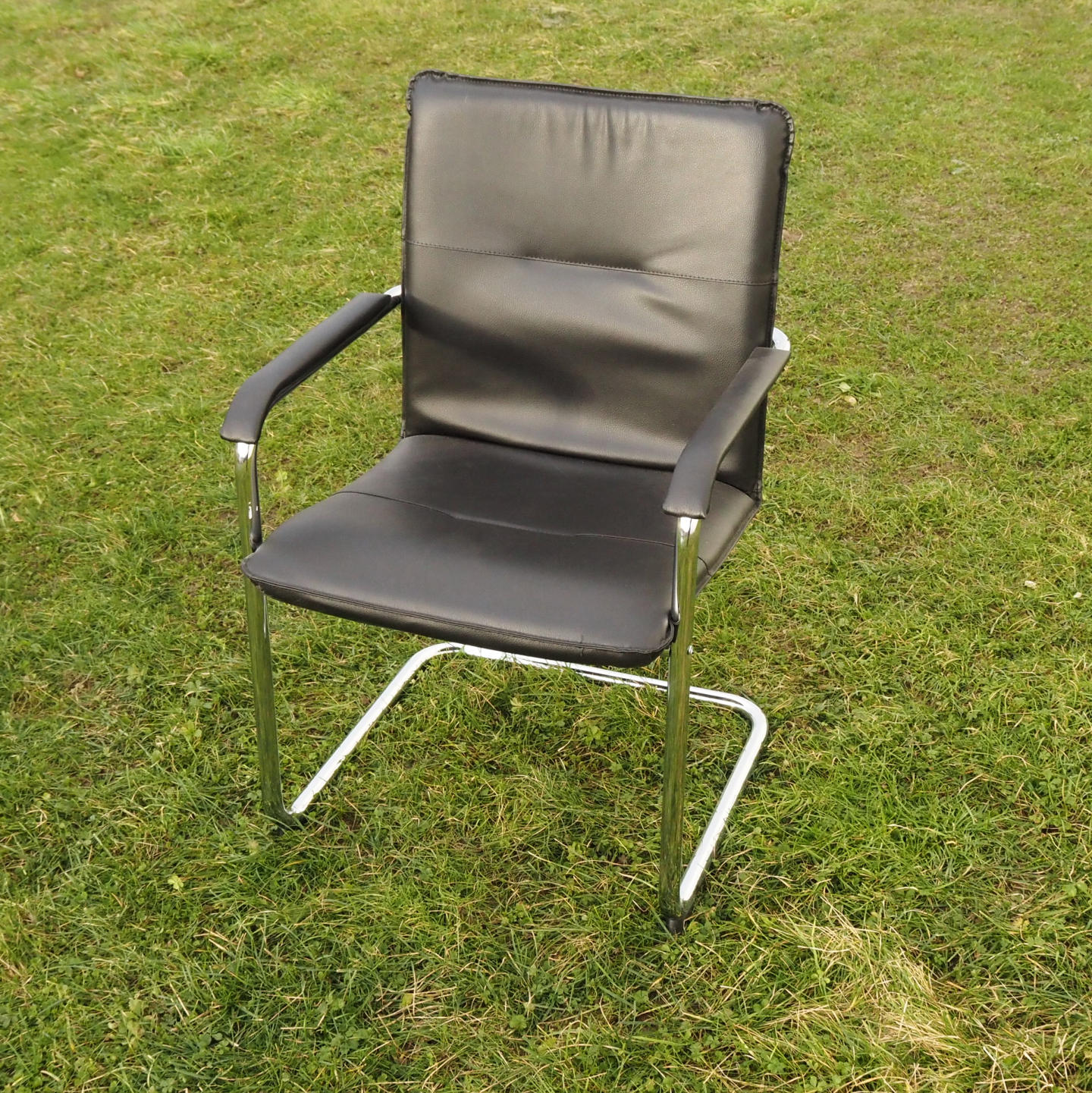 Cantilever armchair in steel and black synthetic leather