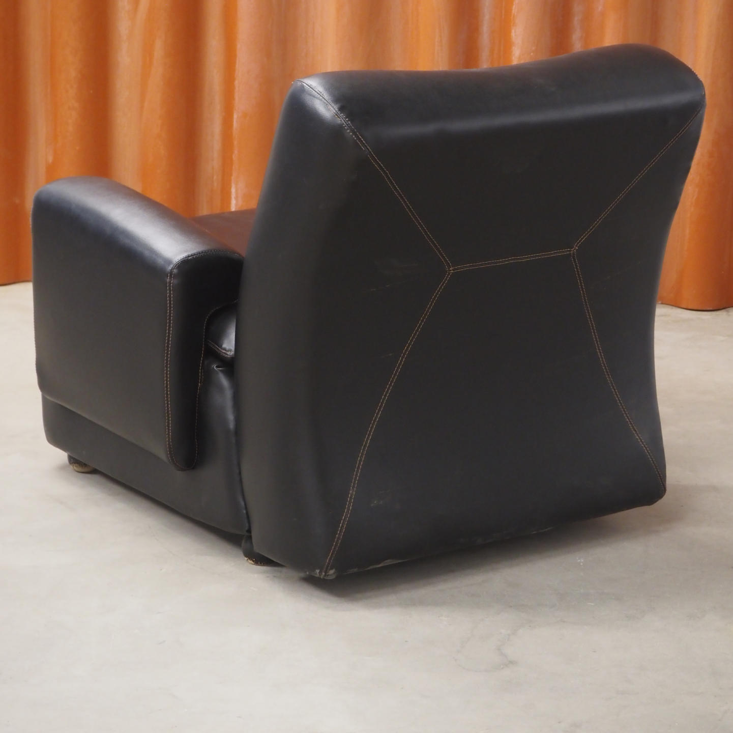 Lounge chair in synthetic leather