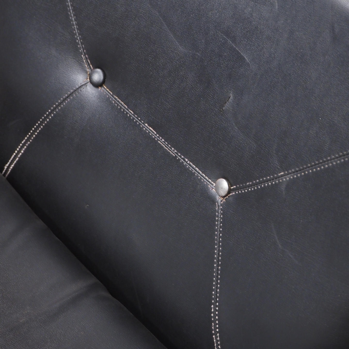 Lounge chair in synthetic leather