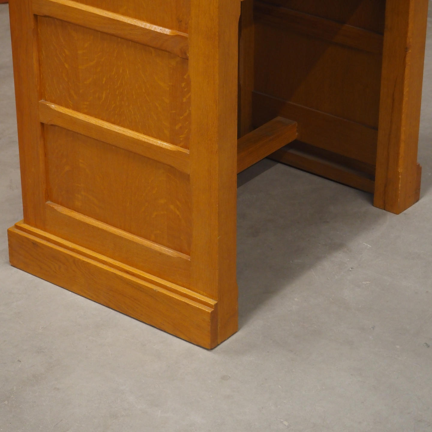 Courthouse desk in solid oak