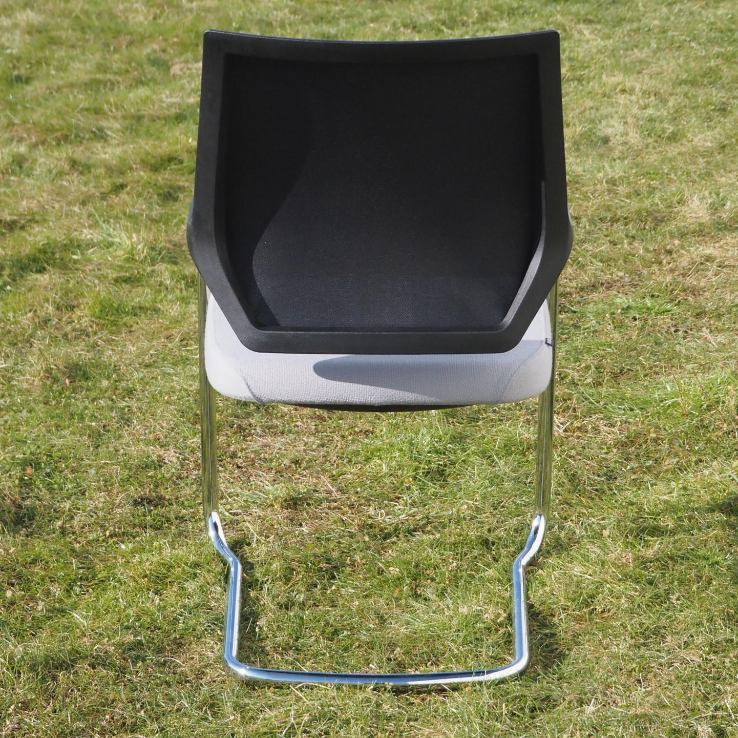 Cantilever armchair 'Quarterback' by Sedus