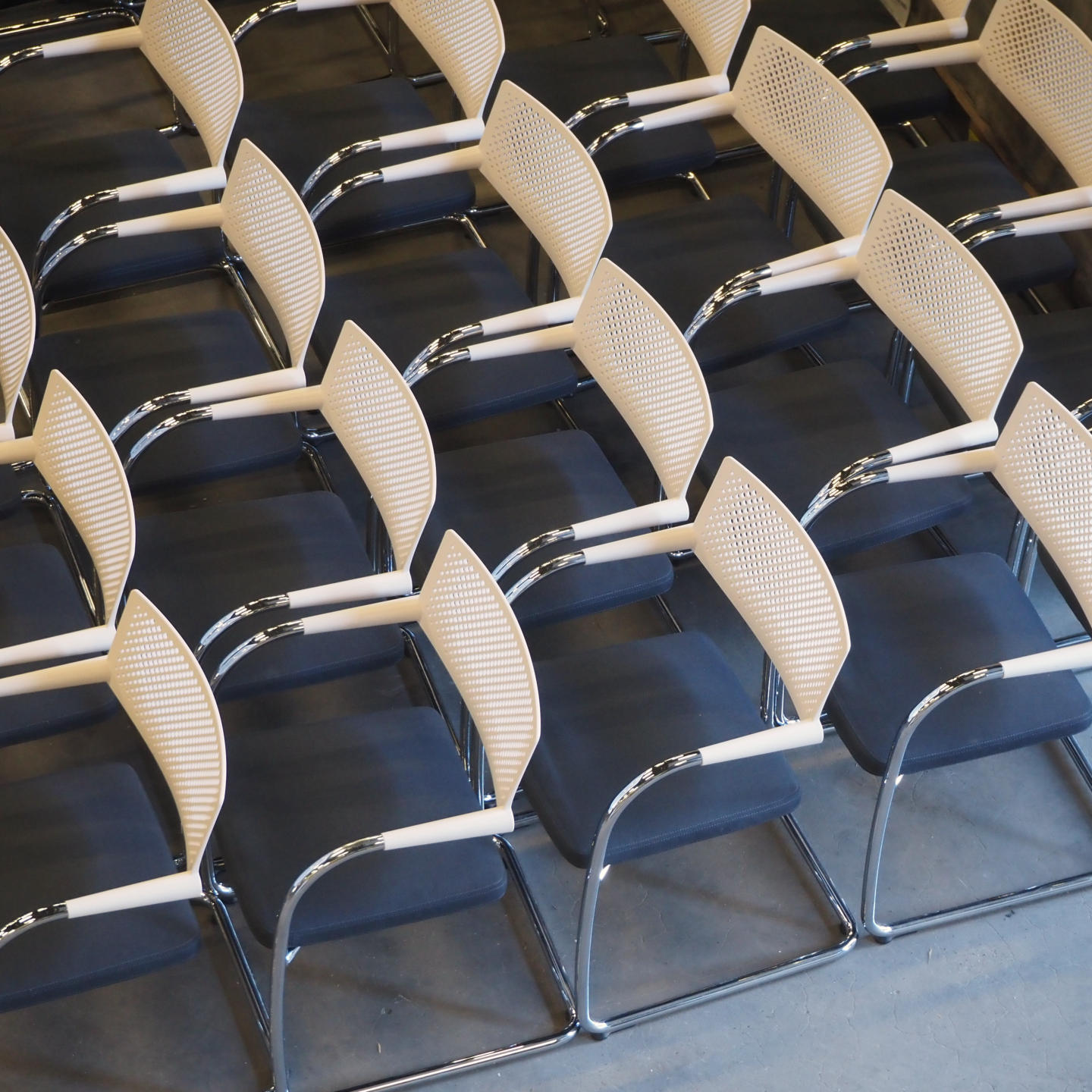 Cantilever armchair 'Vis a Vis' by Antonio Citterio for Vitra