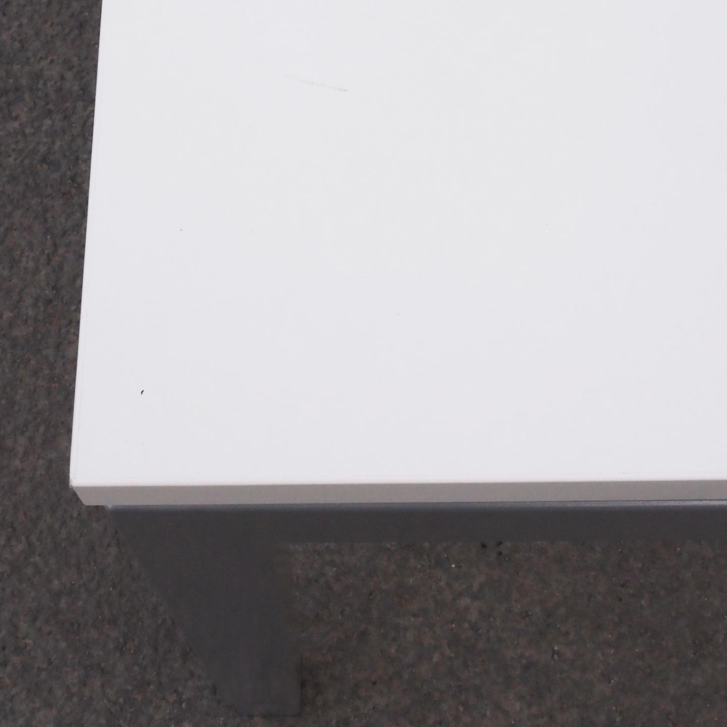 Table with laminated tabletop and powder coated steel legs (200 x 100 cm)