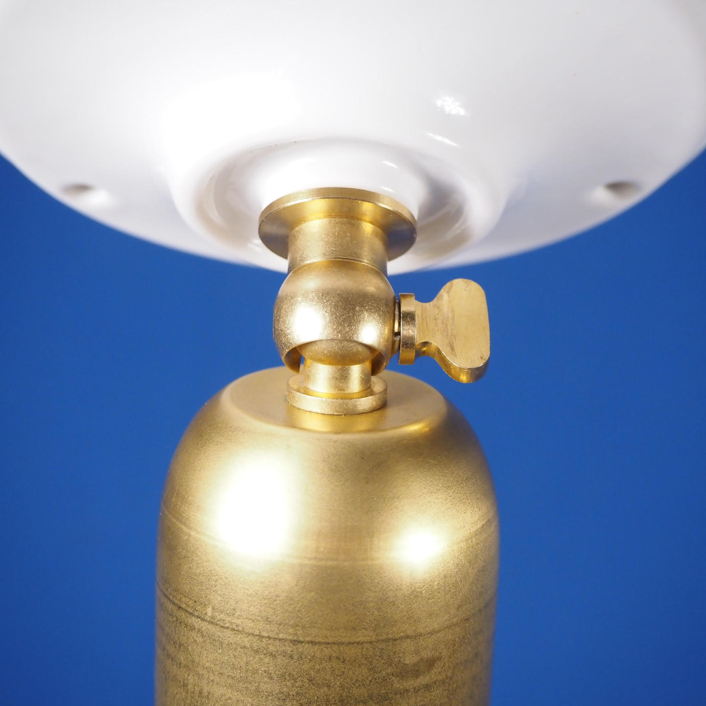 Swivel wall/ceiling brass socket with porcelain base (E27)