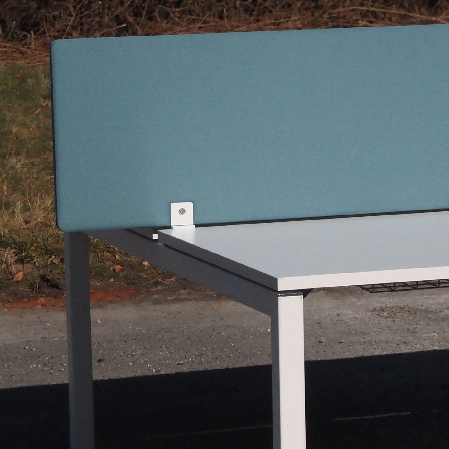Office table with laminated tabletop and partition (240 x 164 cm)