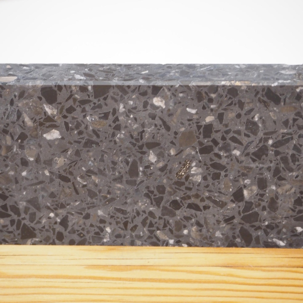 Floor plinth 'Pizzon' in Bomarbre terrazzo (L. 30 cm)