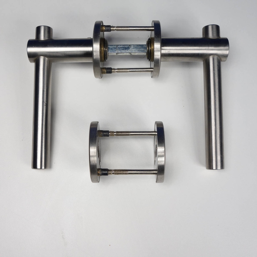 Door handle in stainless steel with key rosette