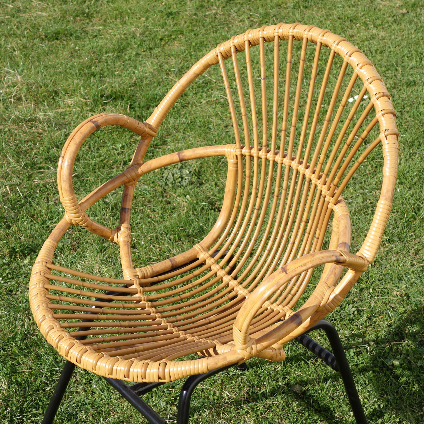 Rattan armchair 'Twine AC' by Satelliet