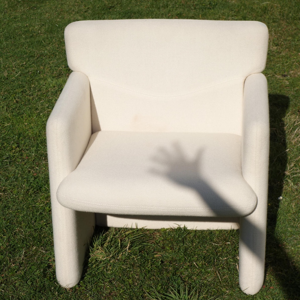 Armchair with casters by Tecno