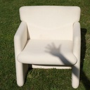 Armchair with casters by Tecno