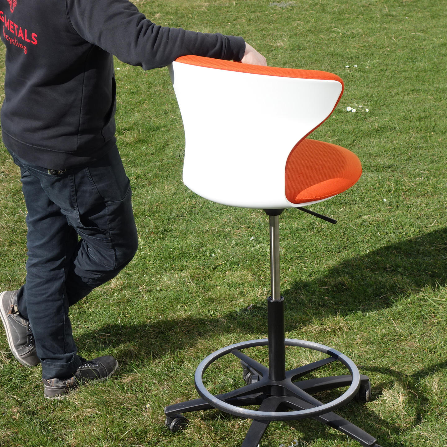 High desk chair 'Turn Around' by Sedus