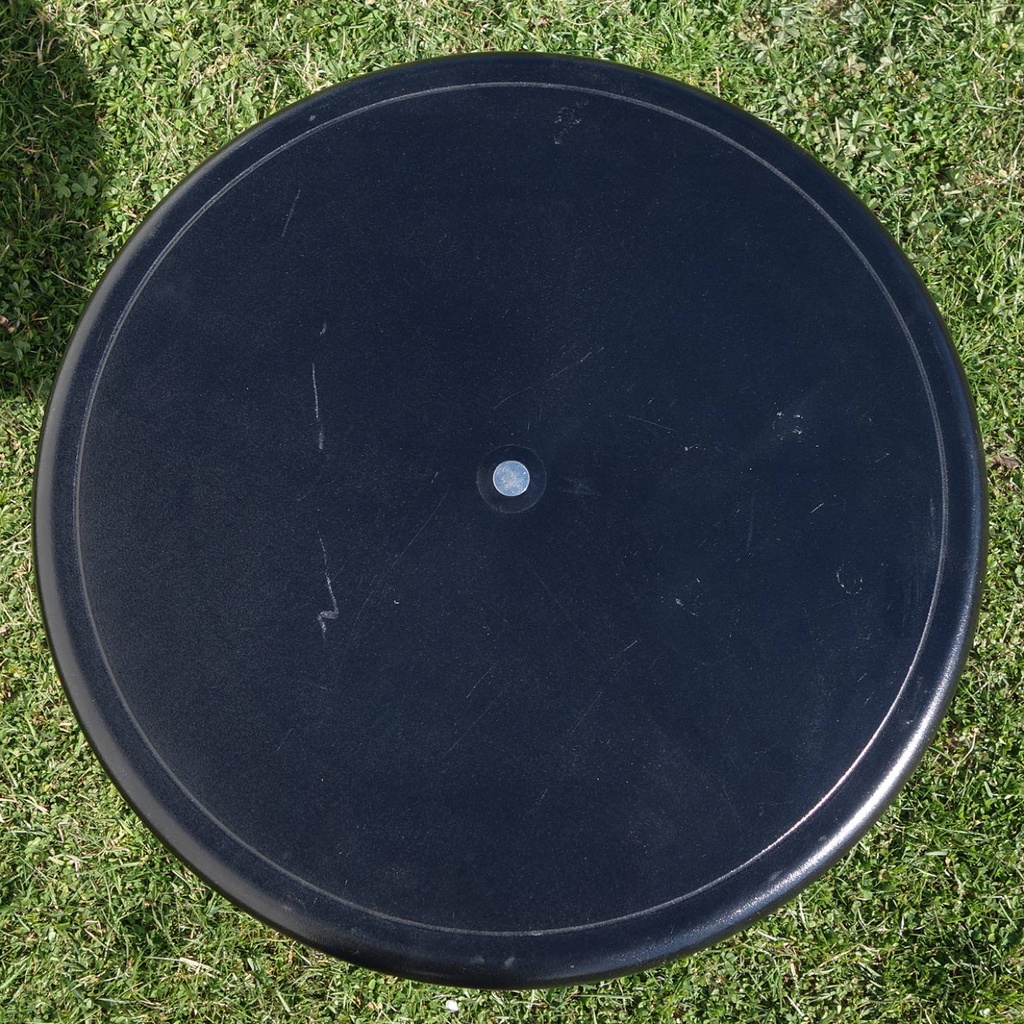 Coffee table with polypropylene tabletop and chromed steel legs by Baleri (Ø 55 cm)