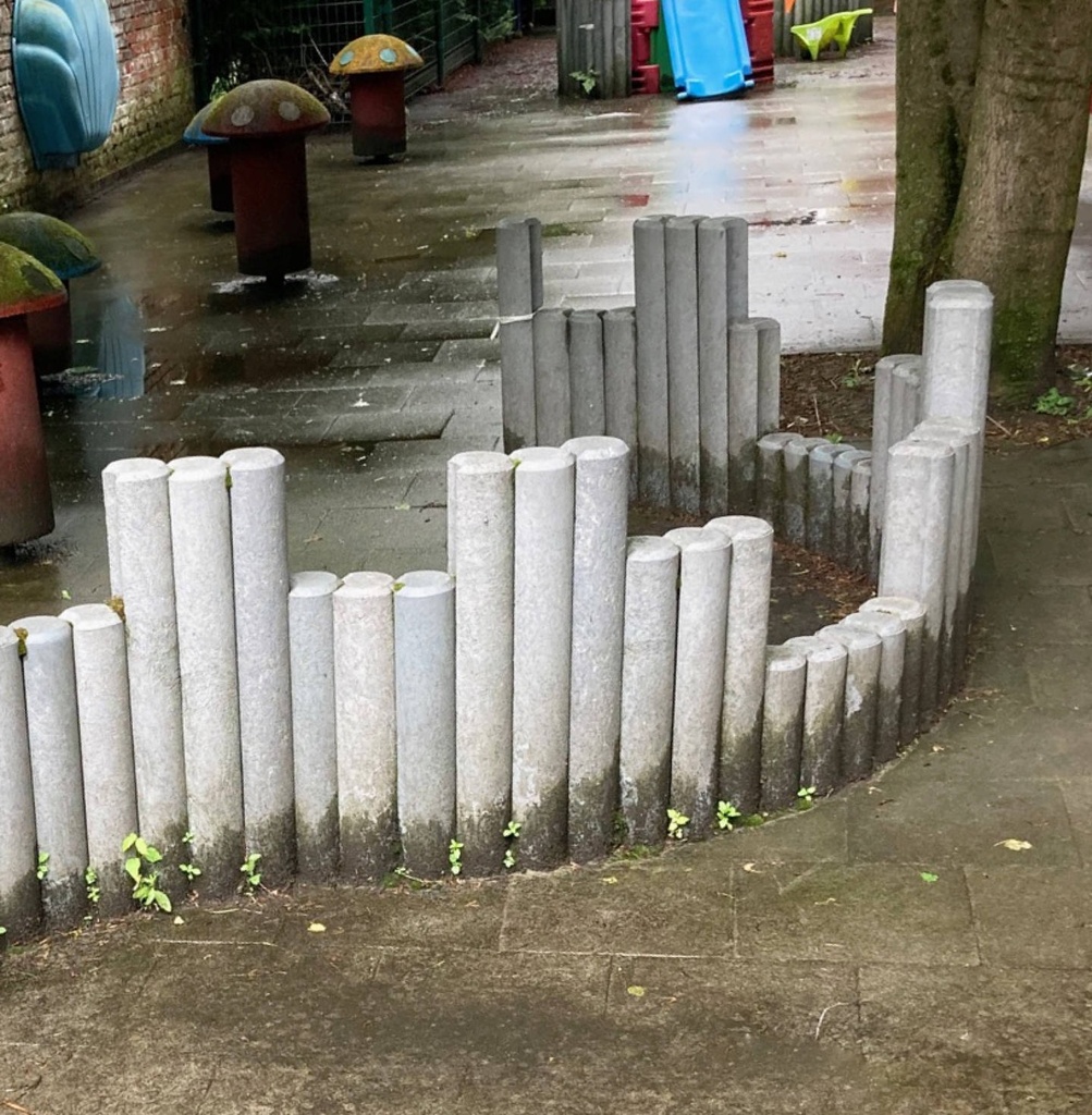 Interlocking palisade pole in recycled plastic by Govaplast (Various lengths)