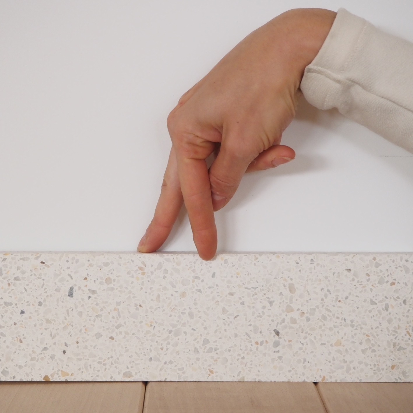Floor plinth 'Marta' in terrazzo 'Vetisol Cristo' (L. 50 x H. X cm)