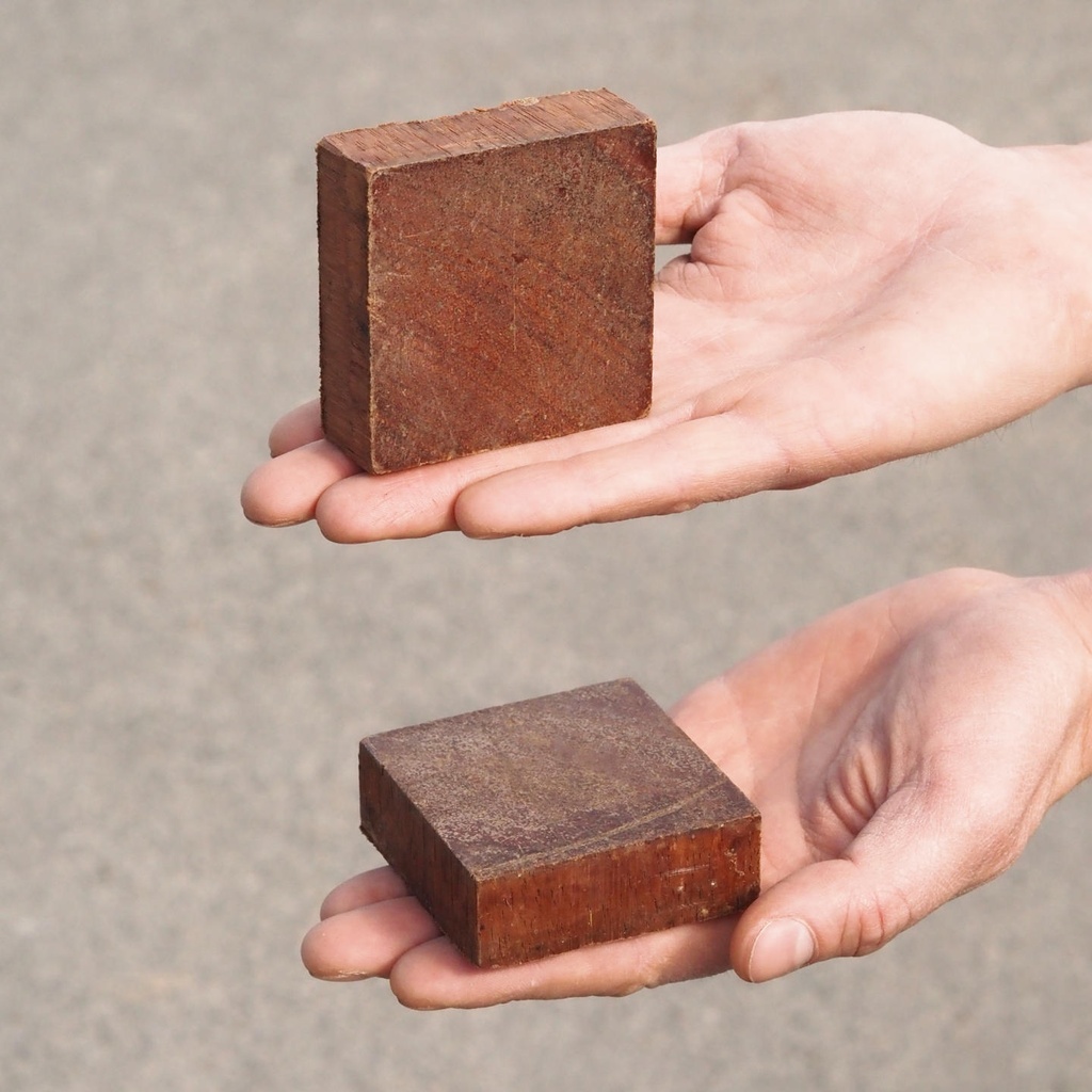 Reclaimed end grain parquet in afzelia wood (7 x 7 cm) - Sold per m2