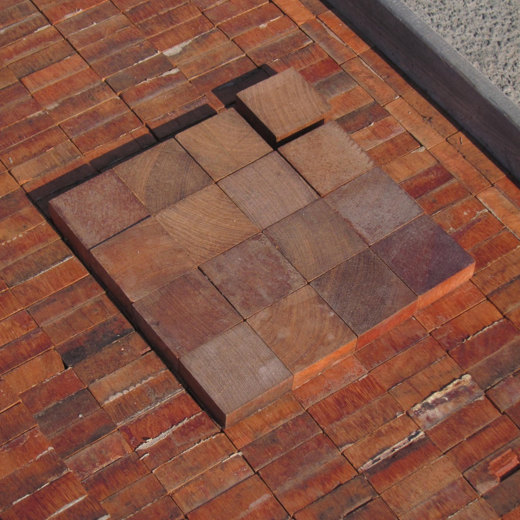 Reclaimed end grain parquet in afzelia wood (7 x 7 cm) - Sold per m2