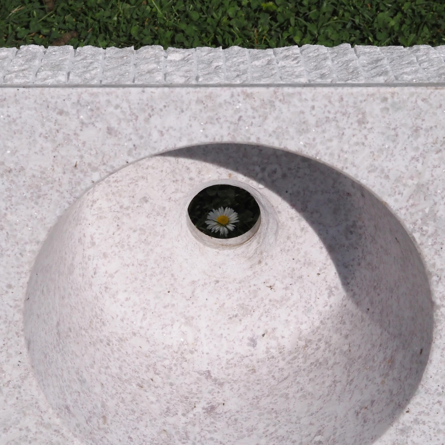 Basin in natural stone (L. 45 cm x W. 28 cm) - White