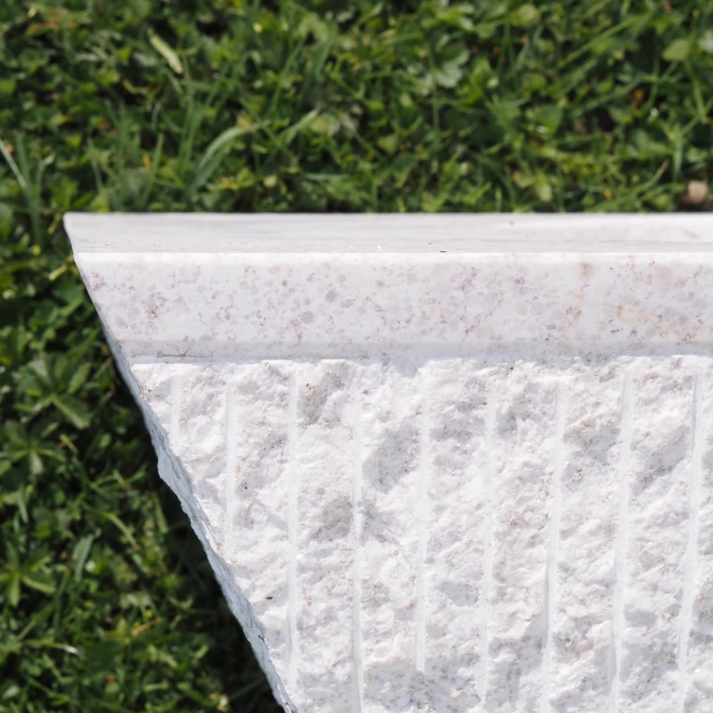 Basin in natural stone (L. 45 cm x W. 28 cm) - White