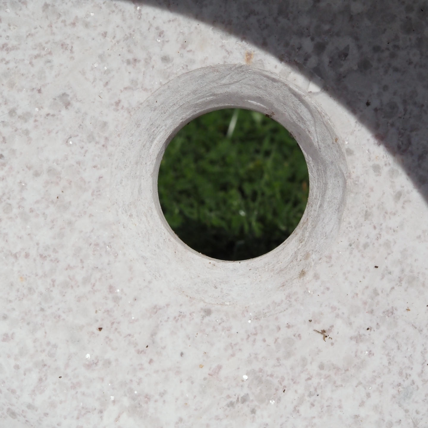 Basin in natural stone (L. 45 cm x W. 28 cm) - White