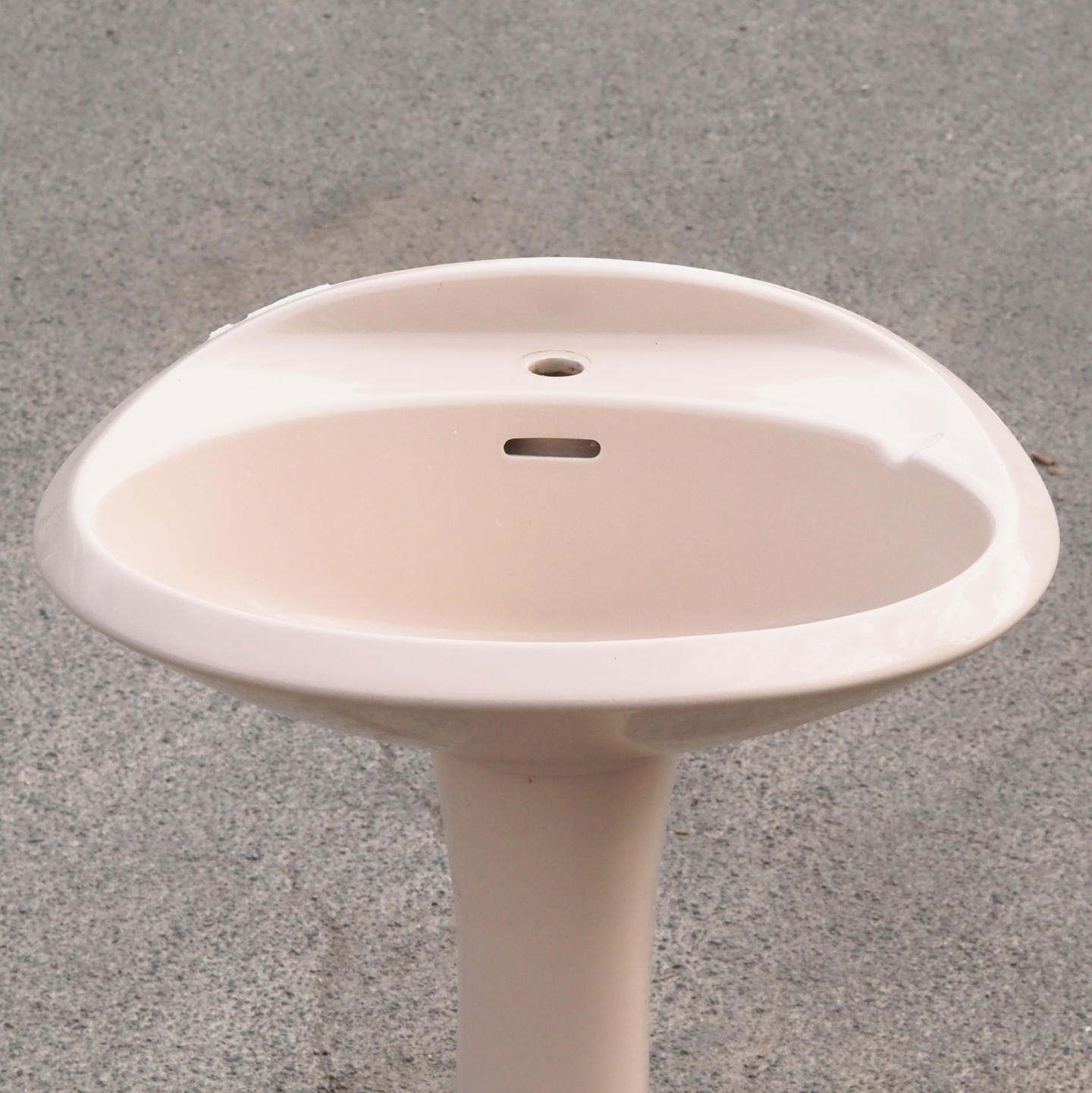 Camel pedestal bathroom sink by Ideal Standard