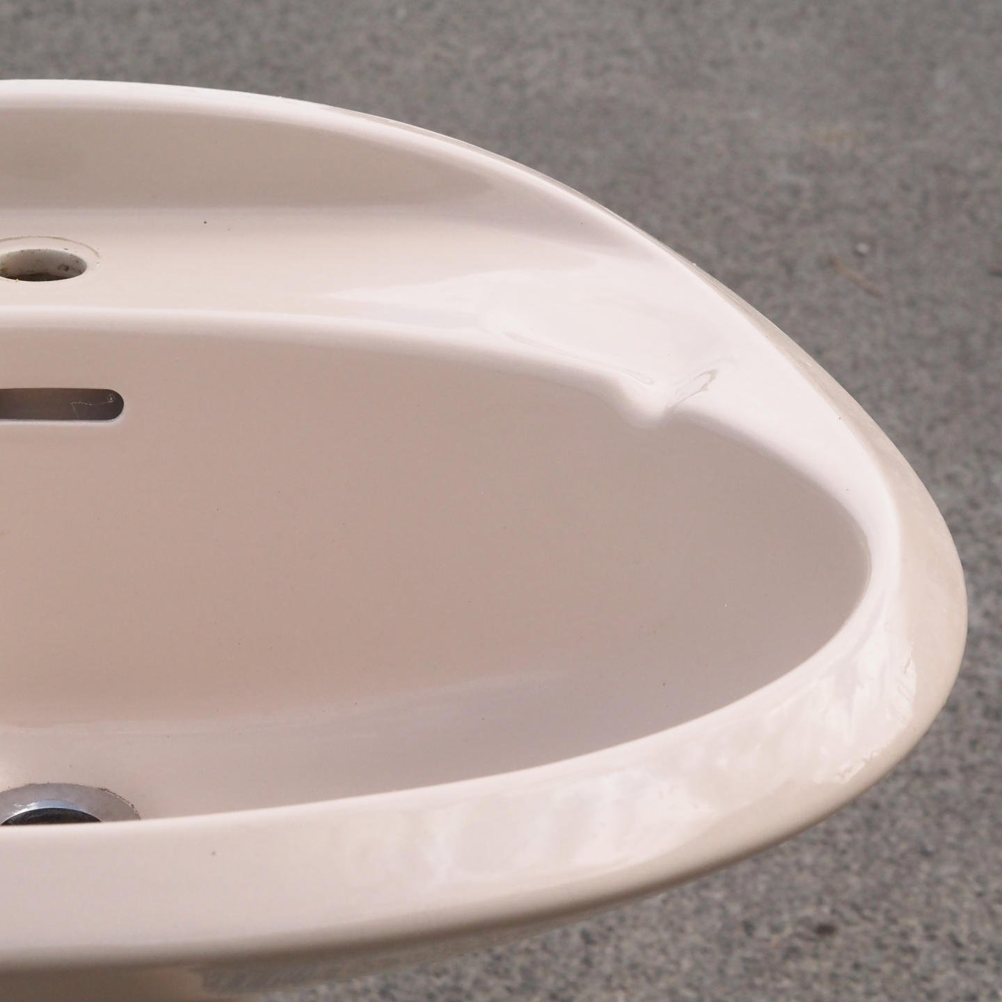 Camel pedestal bathroom sink by Ideal Standard