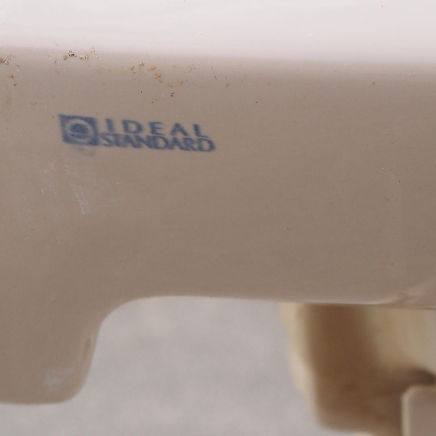 Camel pedestal bathroom sink by Ideal Standard